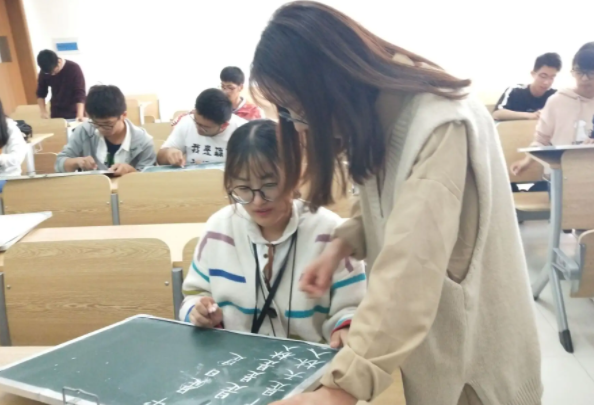 工作多年后才发现，“师范生”和“医学生”相比，差距不是一般大