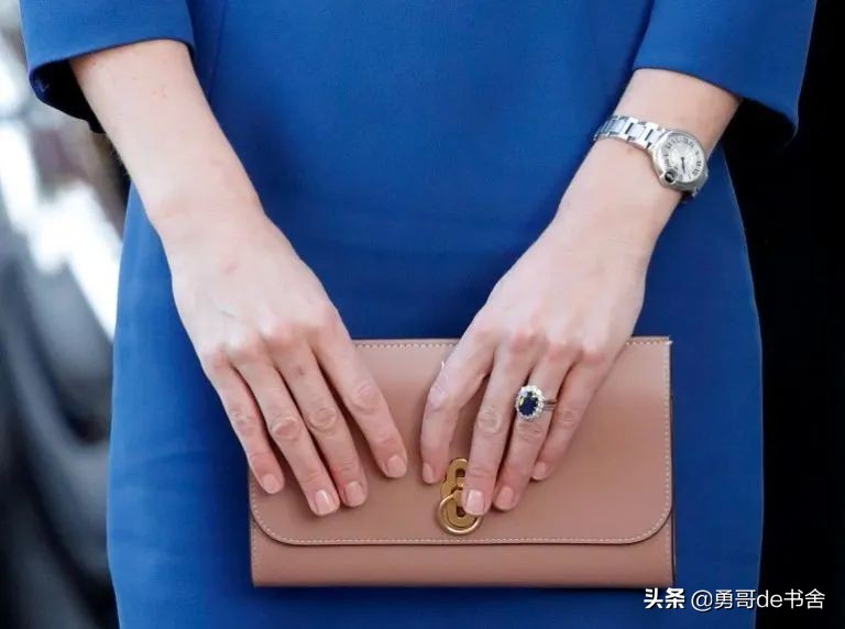 2022巴黎时装周最土CP出圈了！堪比欧阳娜娜搭上了宋小宝