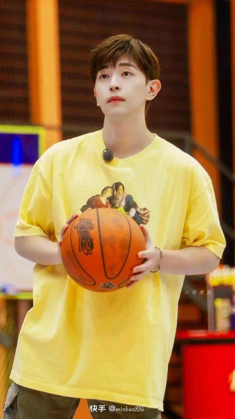 饭圈乱象环生，谁来打击幕后黑手？