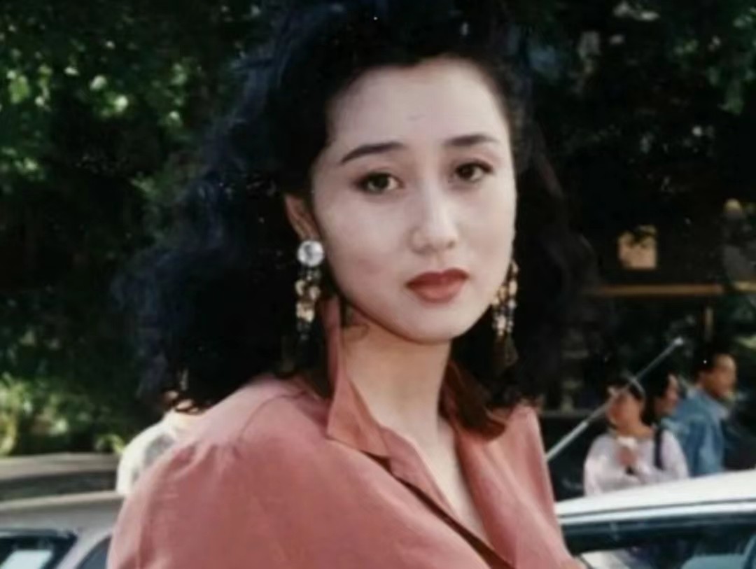 红极一时却突然“消失”的15位明星：林芳兵险毁容，利智为爱息影