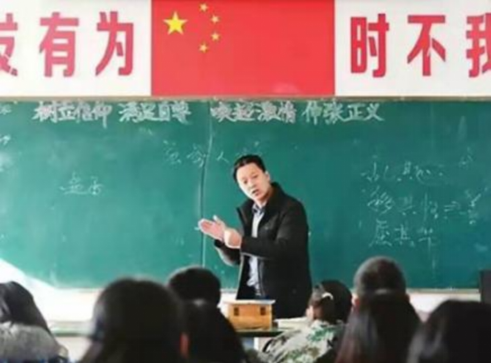 张俊成：北大保安自考第一人，从保安到校长，他已育人无数