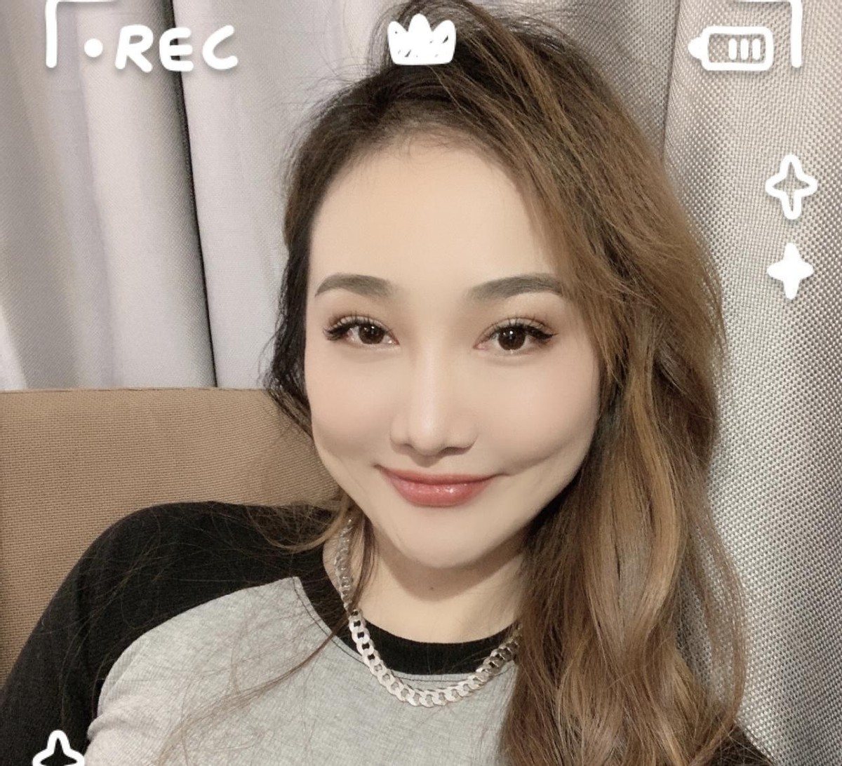 父亲是歪瓜裂枣，女儿却貌美如花？这10位星二代的长相好奇妙