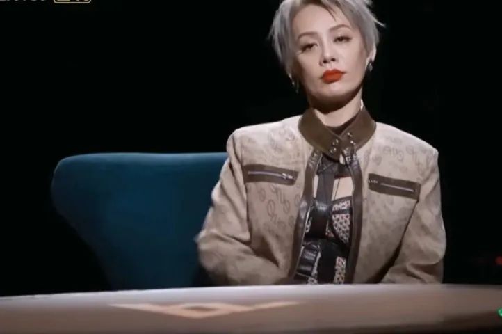 张天爱被问年龄显尴尬，那英自曝没整容