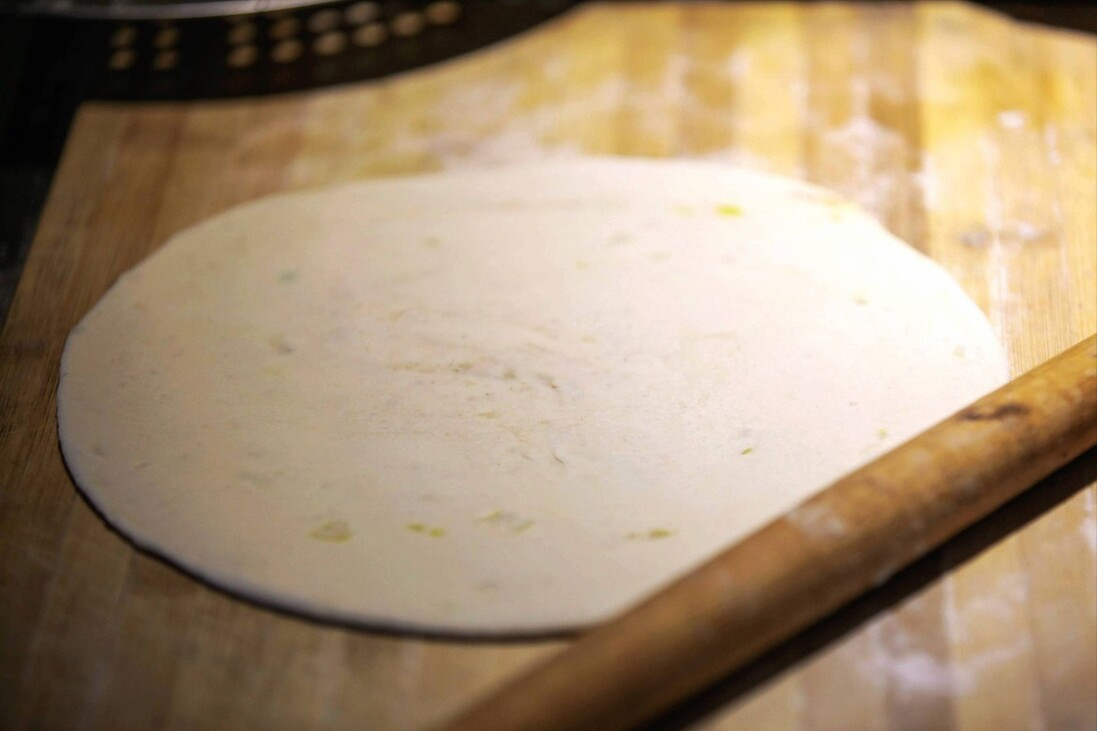 春饼，冷水和面还是开水烫面？教你详细做法，柔软劲道，饼薄如纸