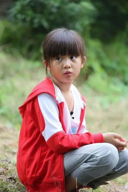 和田雨橙一样,外界相比黄忆慈这个大名,更熟悉黄磊女儿"黄多多"这个