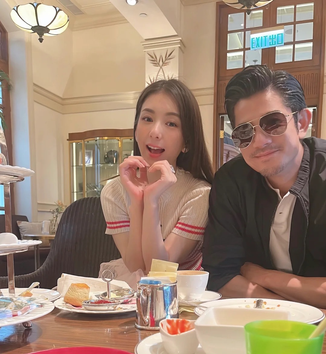 看看方媛早晨洗脸的行头，4万6的项链，7600的睡衣，尽显幸福点滴