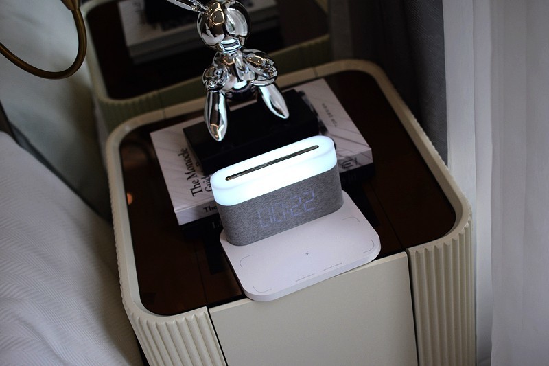 床头有它就够了 VFZ无线充.闹钟.小夜灯