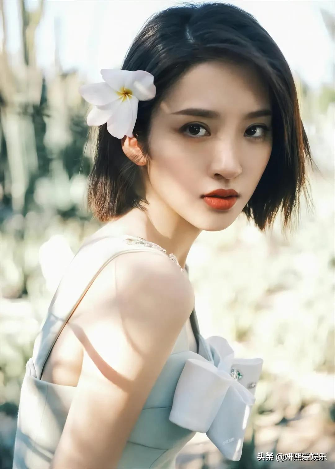 唐艺昕，邻家女孩，甜美可人