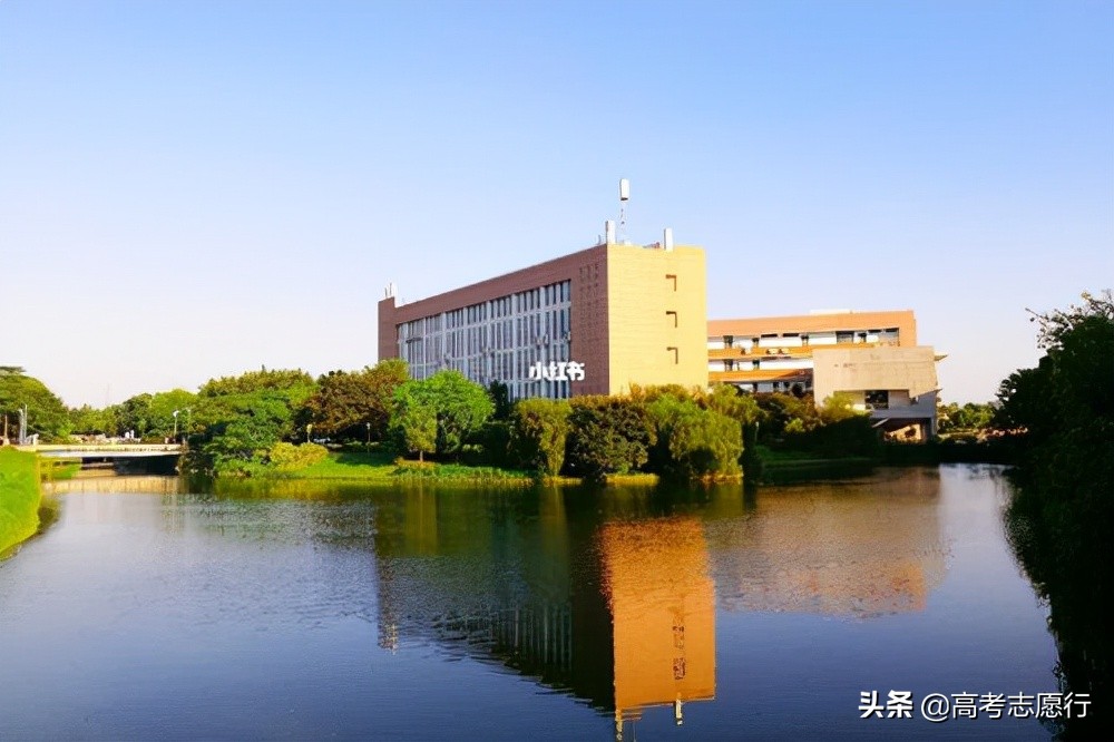 不远千里去求学，这所大学吸引力为什么这么大？归结为4个方面