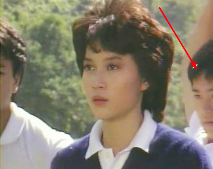 80年代参演20部剧，在TVB他跑了10年龙套，离开后夺得7次影帝提名