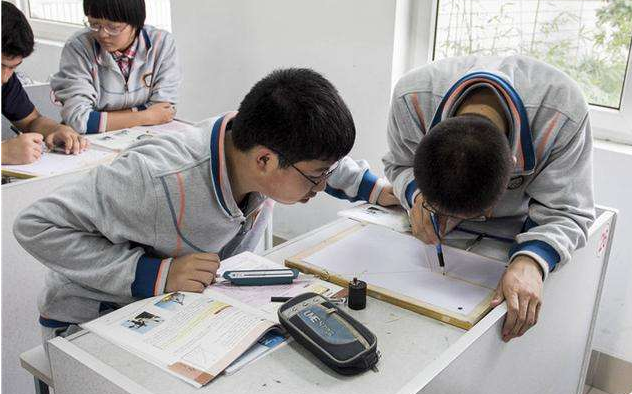 国内高中前20强排名出炉，人大附中排第3，衡水中学跌下神坛？