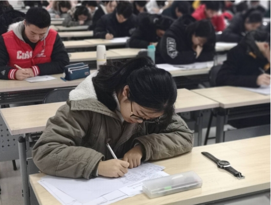 04年，湖南女生被冒名顶替上大学，顶替者父亲：认识我是你的荣幸