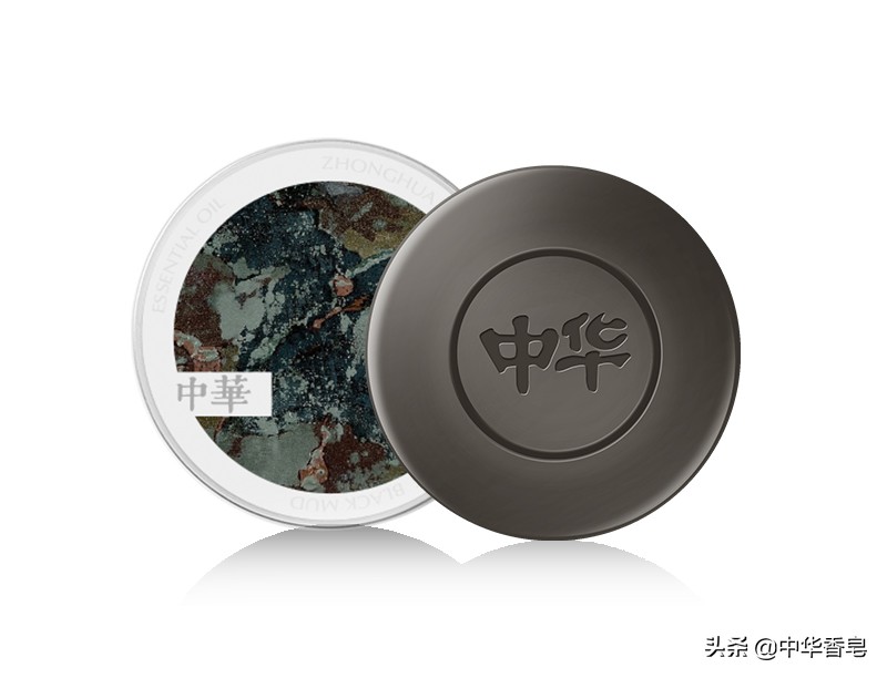 松烟入墨皂在船浆的划动下，黄昏中江面洗涤掉污垢，送去沉稳平和