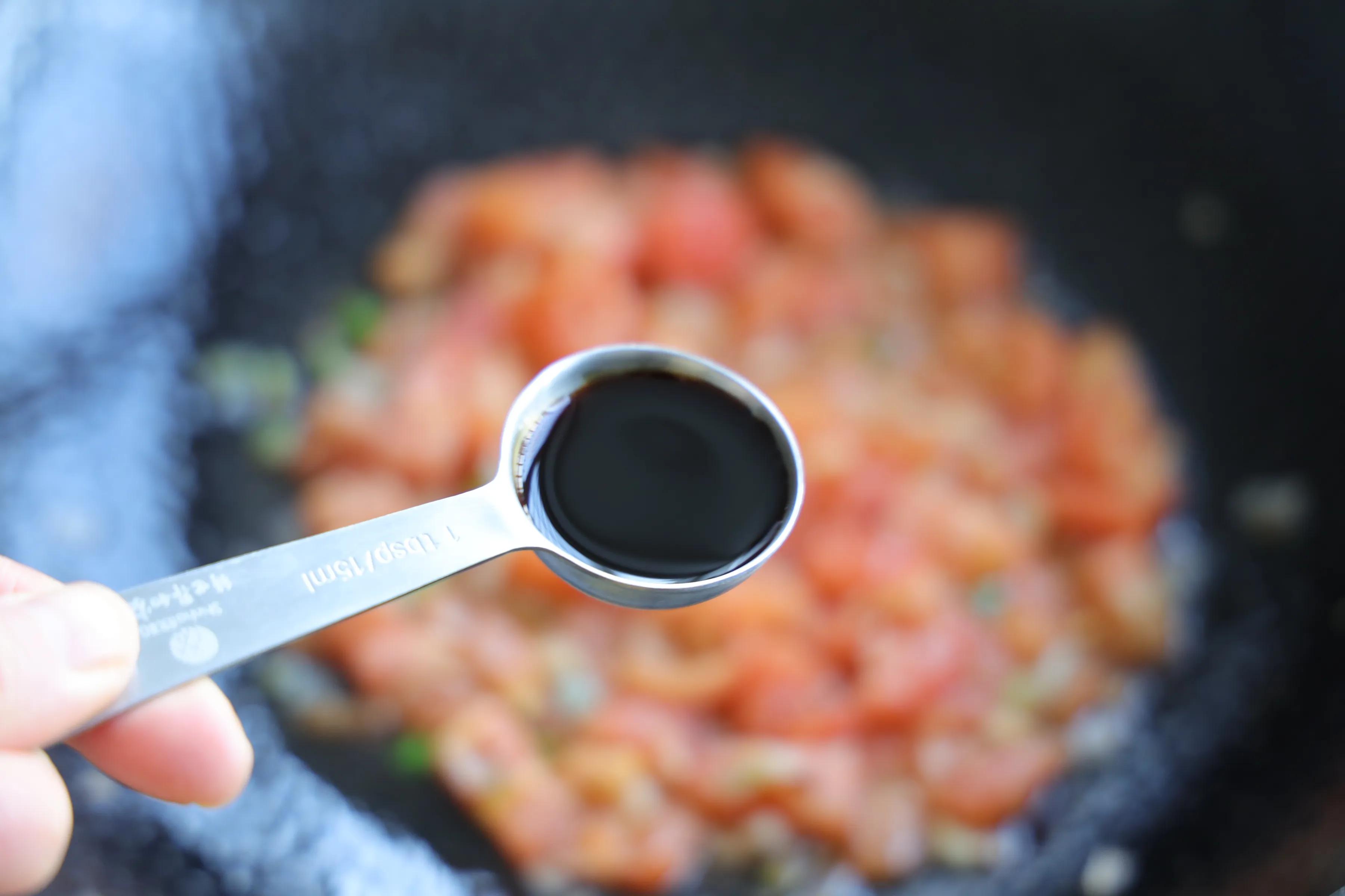 天气凉了，来一碗超鲜美的菌菇汤，全身暖呼呼不怕冷，做法超简单
