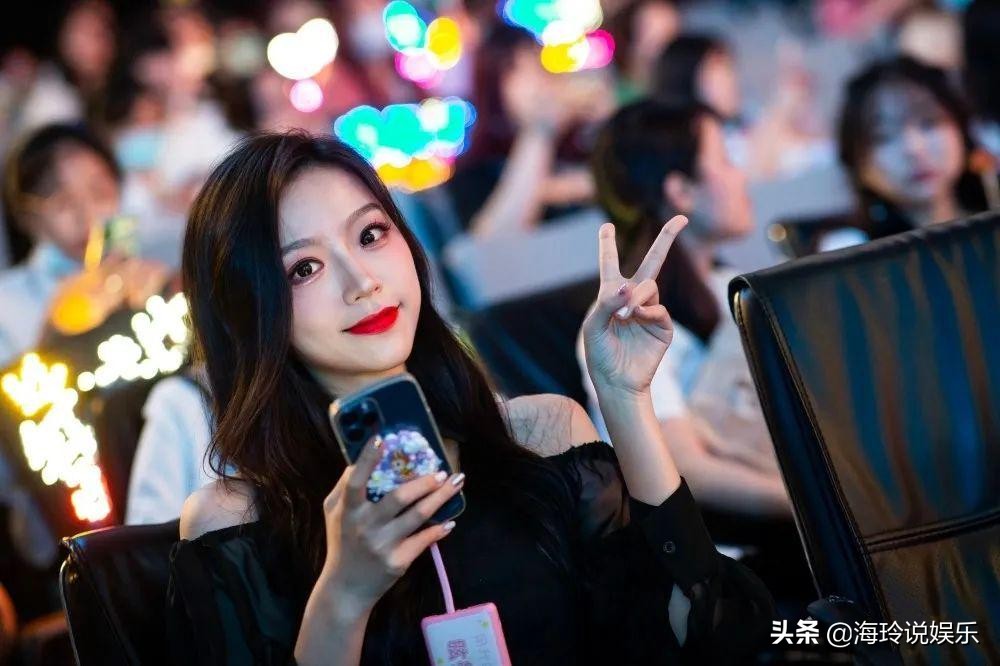 天云，美貌与智慧并存的KPL美女解说员