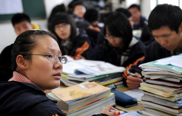 高考出现双胞胎替考怎么分辨？官方自有妙招，网友：这招真绝