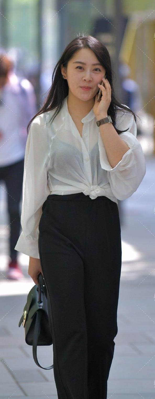 优雅多姿的打底裤美女，轻松演绎各种风格，非常好看