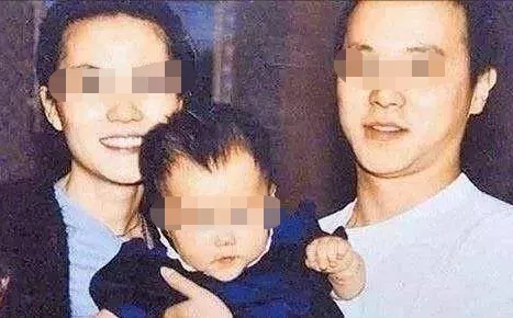 妈妈是亚洲流行天后，爸爸是摇滚教父，为何25岁还被称为“孩子”