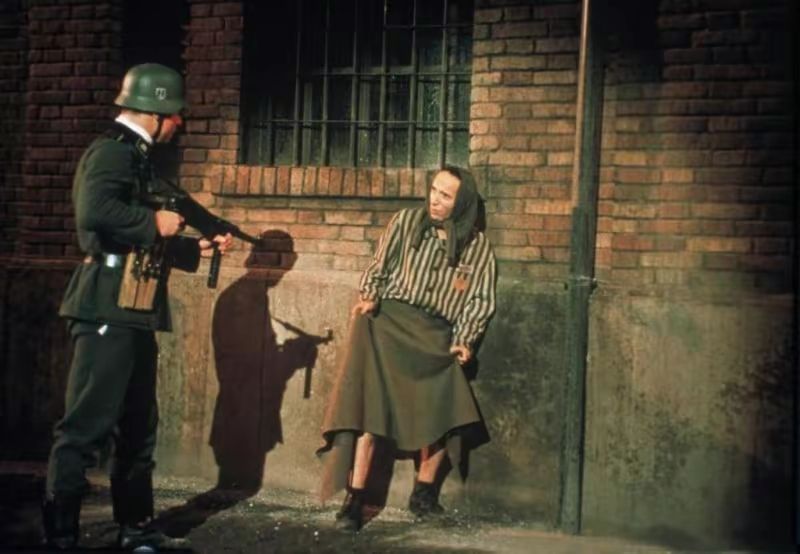 电影《美丽人生》：纳粹屠刀下救子！父爱如山的最好诠释