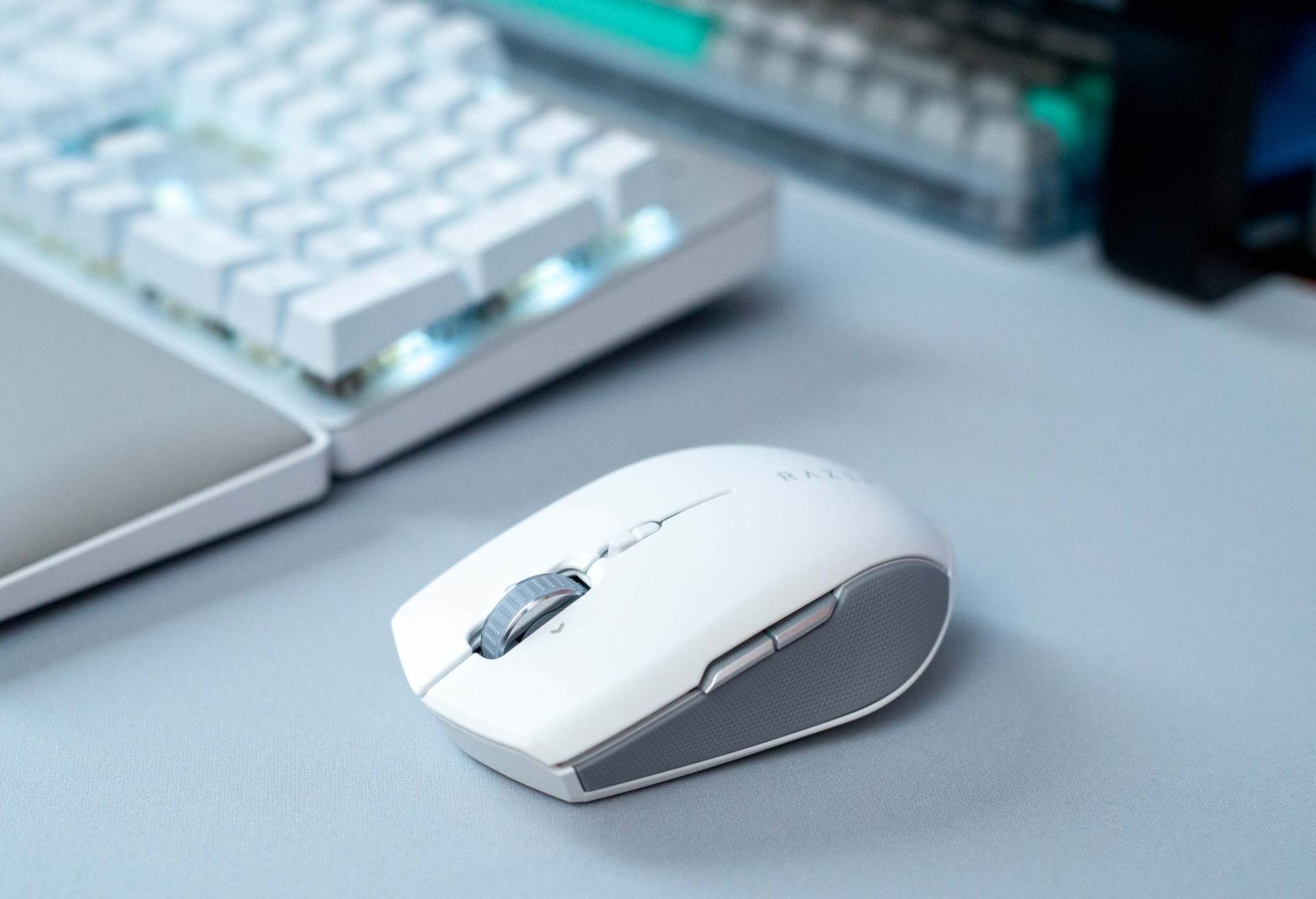 桌面改造 2.0，兼顾生产力与娱乐性的一体化空间