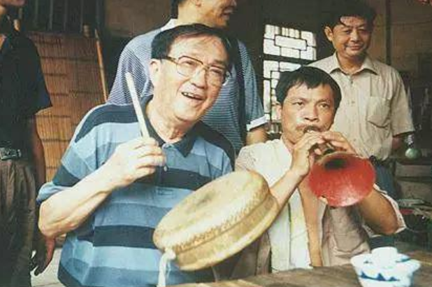 导演谢晋：三个儿子死得死病的病，黄连都没我的生活苦