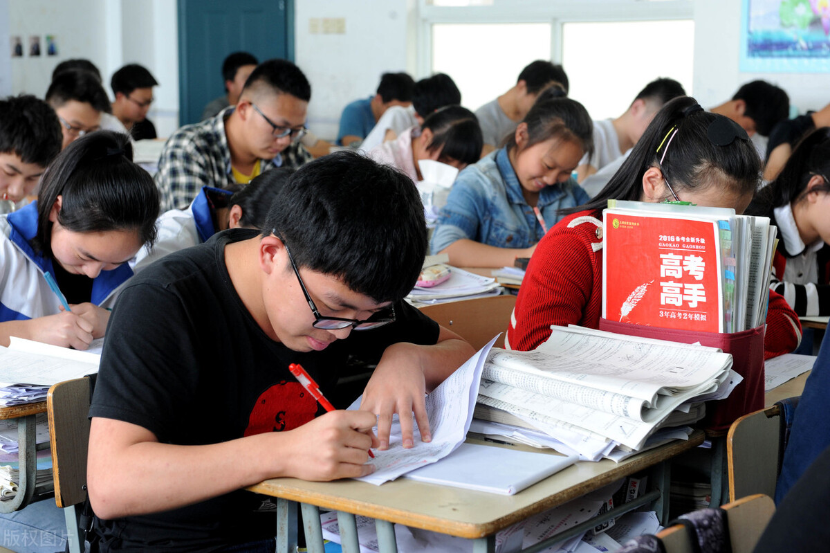 14个省的公办本科保底院校，2022年统考220分需要文化多少分？