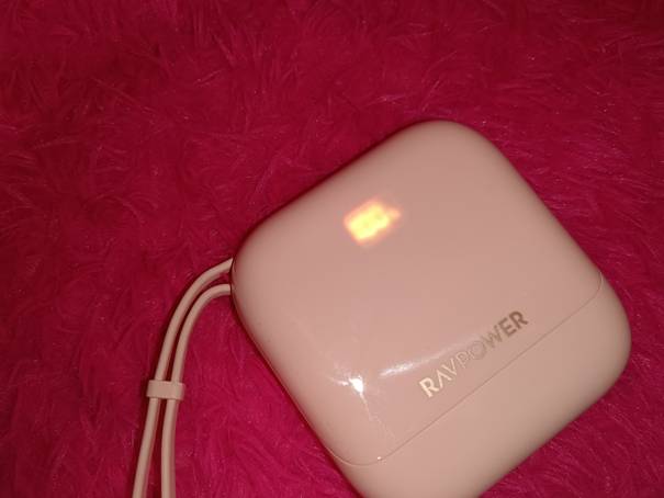 颜值高、自动线、能快充-RAVPower充电宝试用