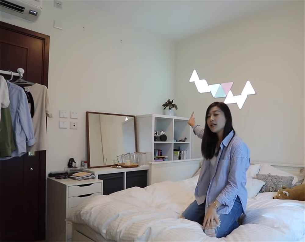 一对香港26岁小夫妻，住进19㎡双阳台“纳米楼”，蜗居真的太逼仄