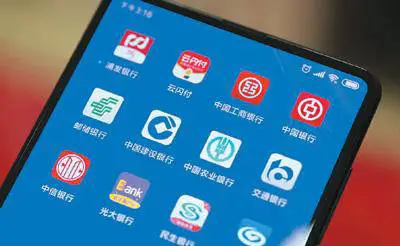 为什么银行工作人员帮你开通手机银行时这么热情？原因是什么？