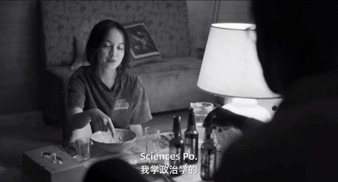 她刚出道，就刷新了华人女星尺度