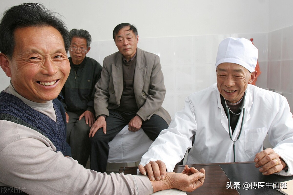 男子腰背部疼痛，就医发现腹腔占位，手术中护士惊呼：太少见了