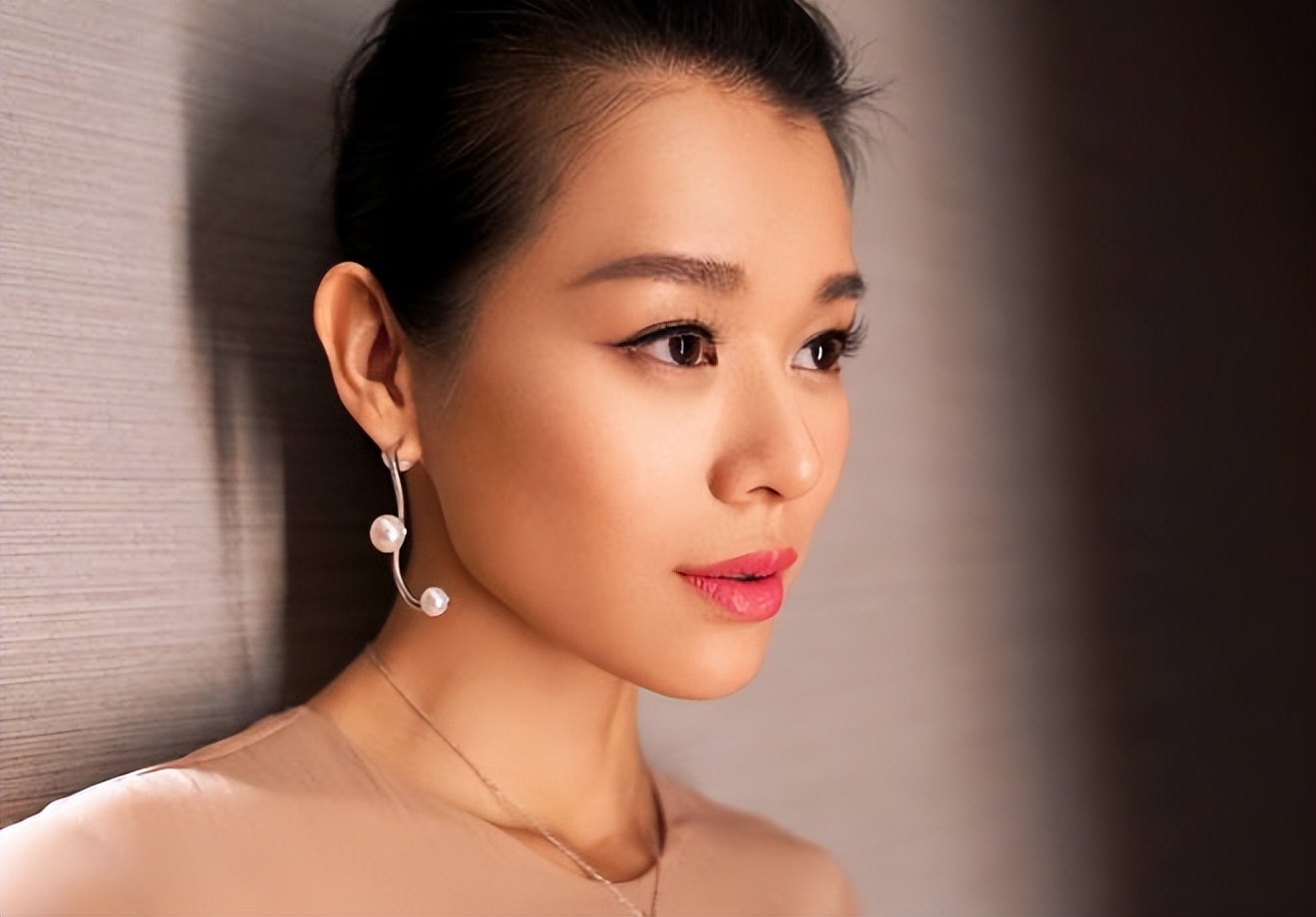 娱乐圈中的四位混血女明星，网友：李小璐最混