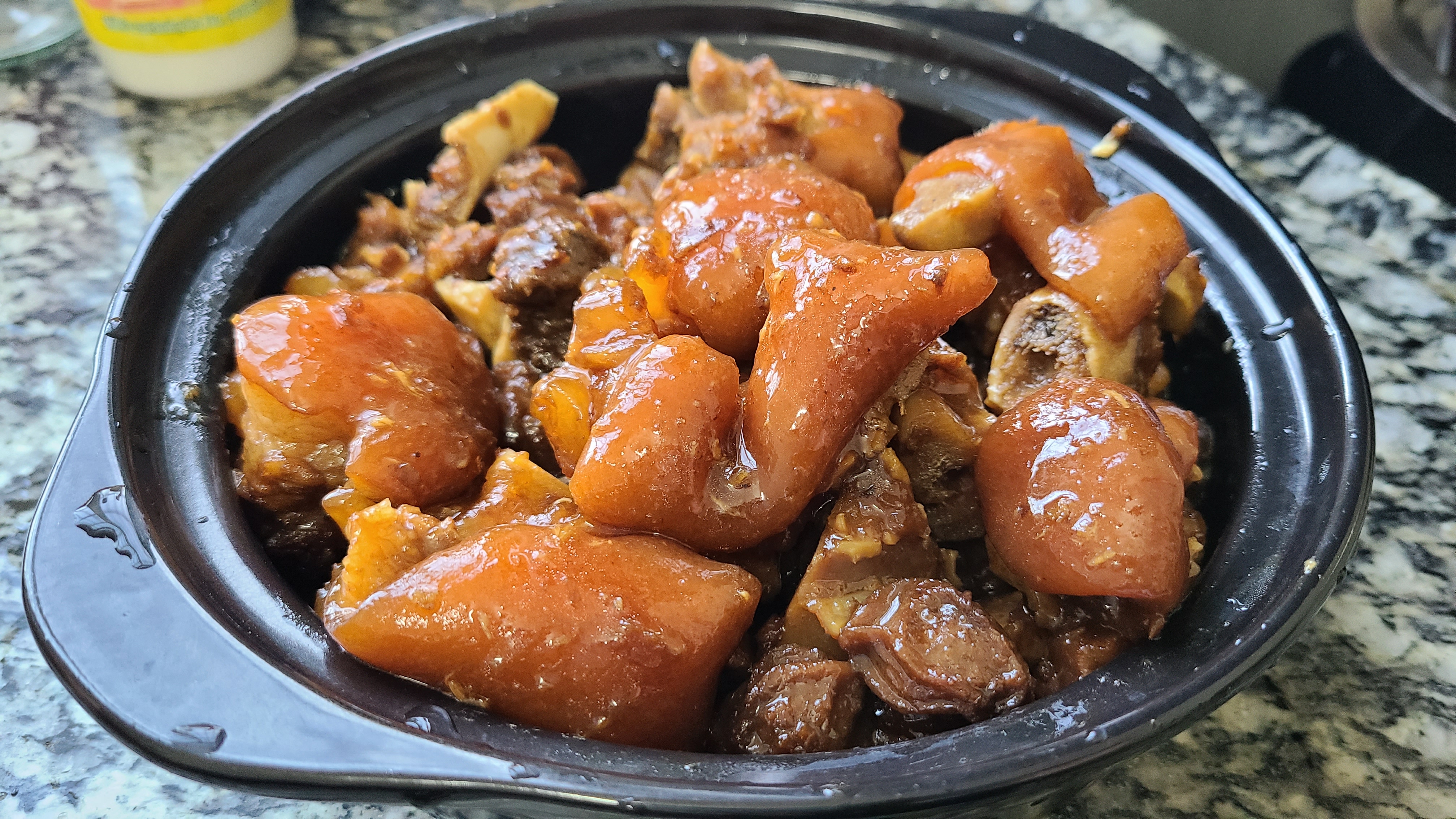 广东老厨师教的话梅猪脚，出了名的一道菜，肉烂味浓真好吃