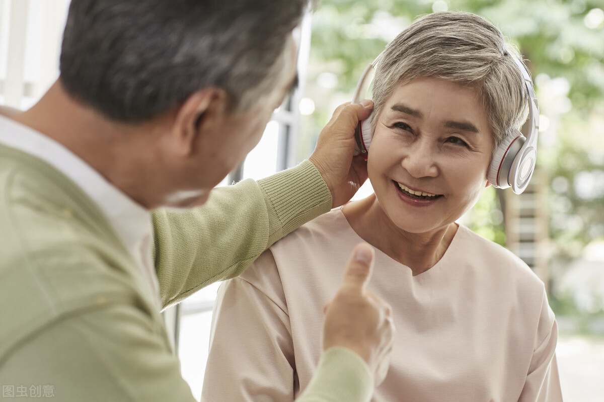 2022年养老金涨幅或将回归5%，三大利好来袭，企退人员要提前知晓