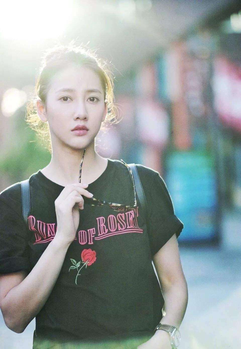 有一种“情商洼地”叫做弦子，19岁出道歌比人红，不会说话是硬伤