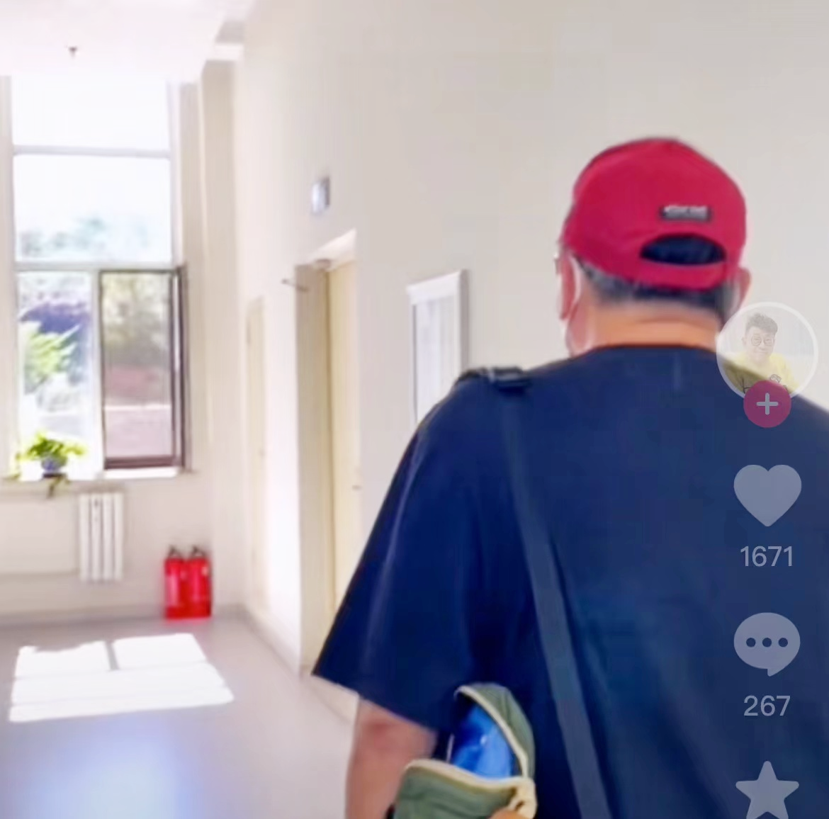 67岁港星楼光南定居辽宁，近日获内地身份证，声音哽咽老泪纵横