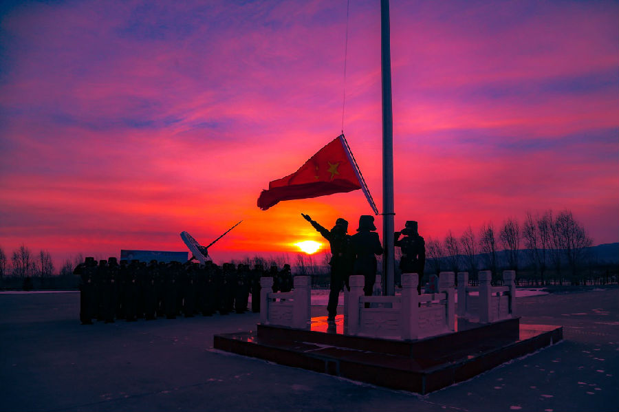 2022年国防在线新年寄词：迎来光，守护光，变成光