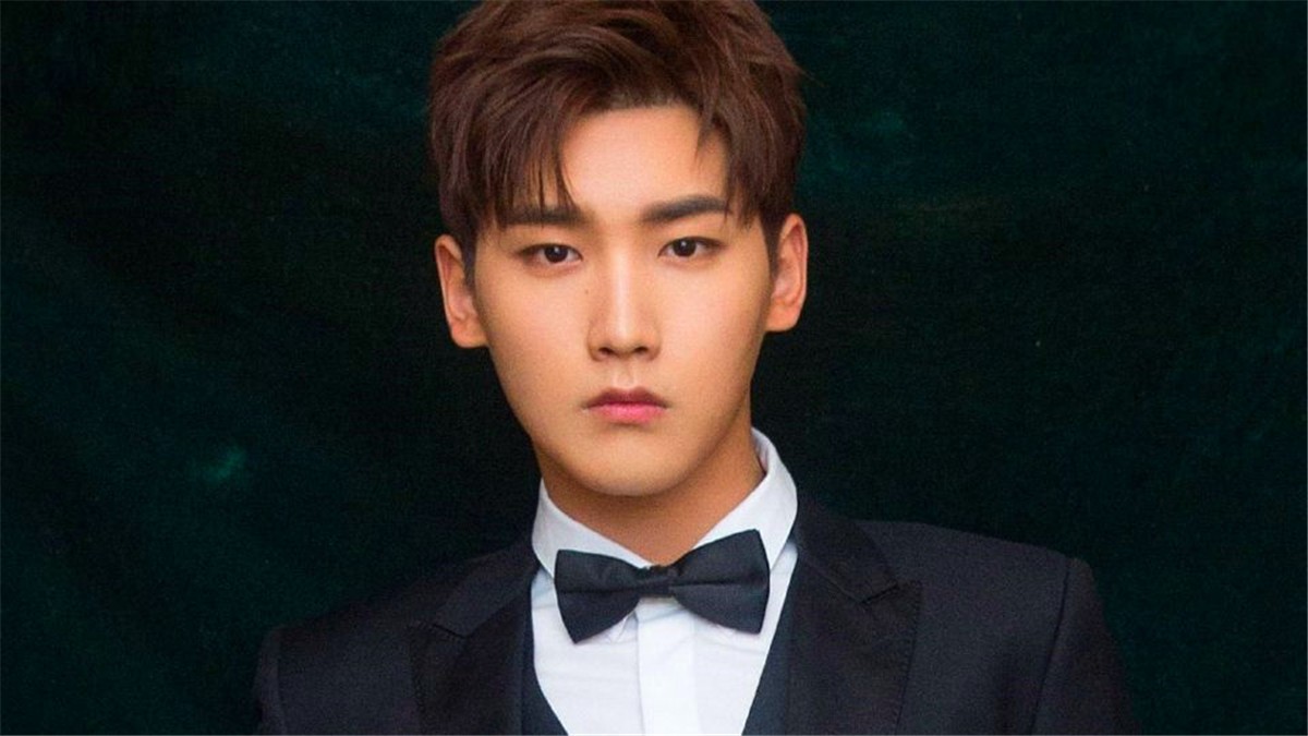 名气不大架子却不小的五位明星，几十位保镖开路，殊不知成了笑话