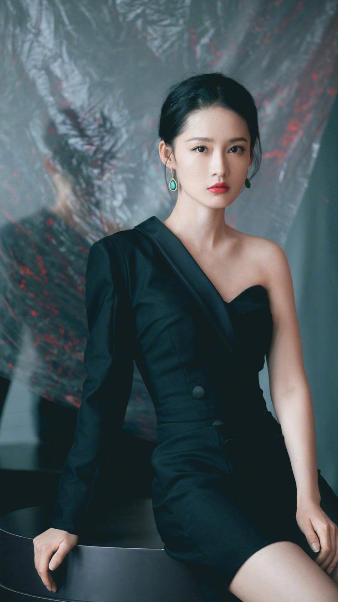 李沁：曾被国家秘密培养，受李少红力捧，为什么会被骂背信弃义？