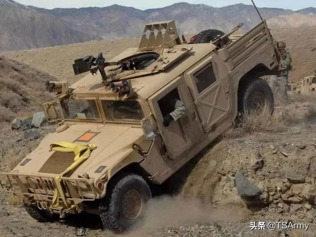 9,悍马m1114轻型突击车