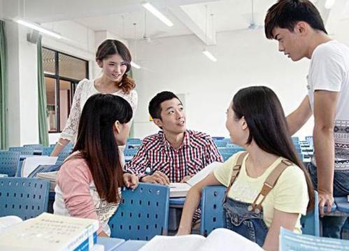 当代大学生，除了要生活费很少与父母联系，是无情还是另有隐情