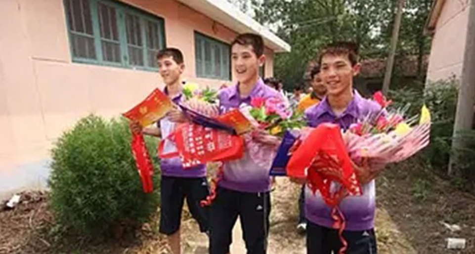 山东最励志三胞胎：分数连号同上211高校，11年后同一天举办婚礼