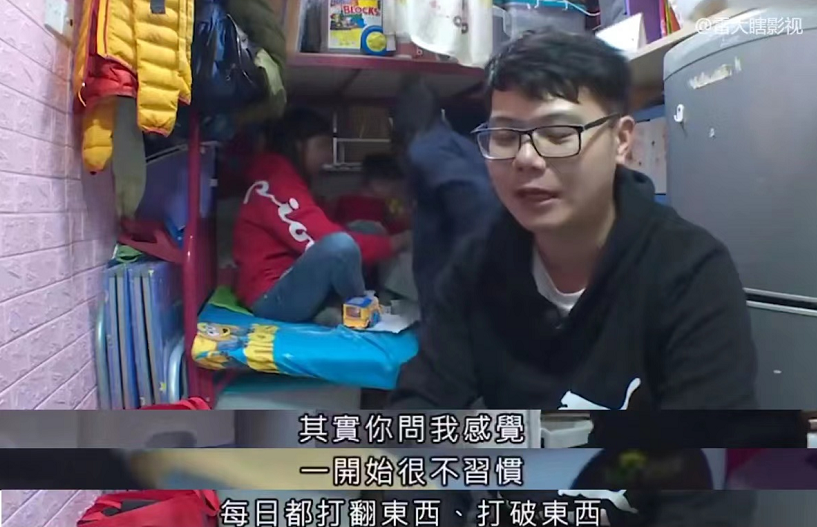 月入过万的香港人，只能住5平米的棺材房，在厕所里煮饭！纪录片