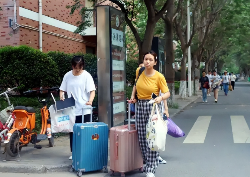 五一放假被调整，多所高校已发通知，学生欲哭无泪