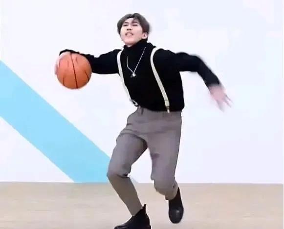 "rap"蔡徐坤又出事,被娱乐公司起诉,还被冻结存款6400万