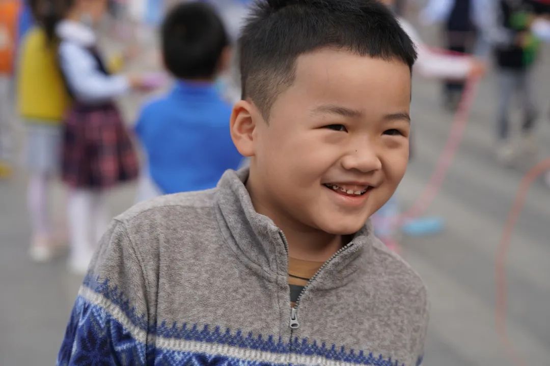 夏花灿烂 定格微笑｜成都高新区中和小学用微笑迎接每一天