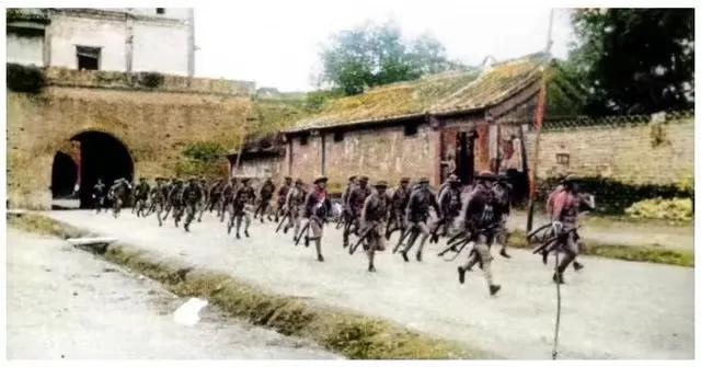 ��¶�����±�ϸ�ڣ���Ѯ��̫Ϊ�γ�ͷ�ź��飬һ���Ըı�һ������