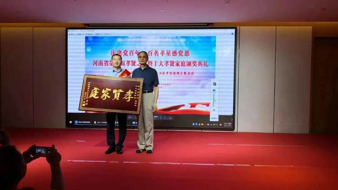 年赚76亿，逼走老字号！比文峰还土的修脚店，凭什么这么火？