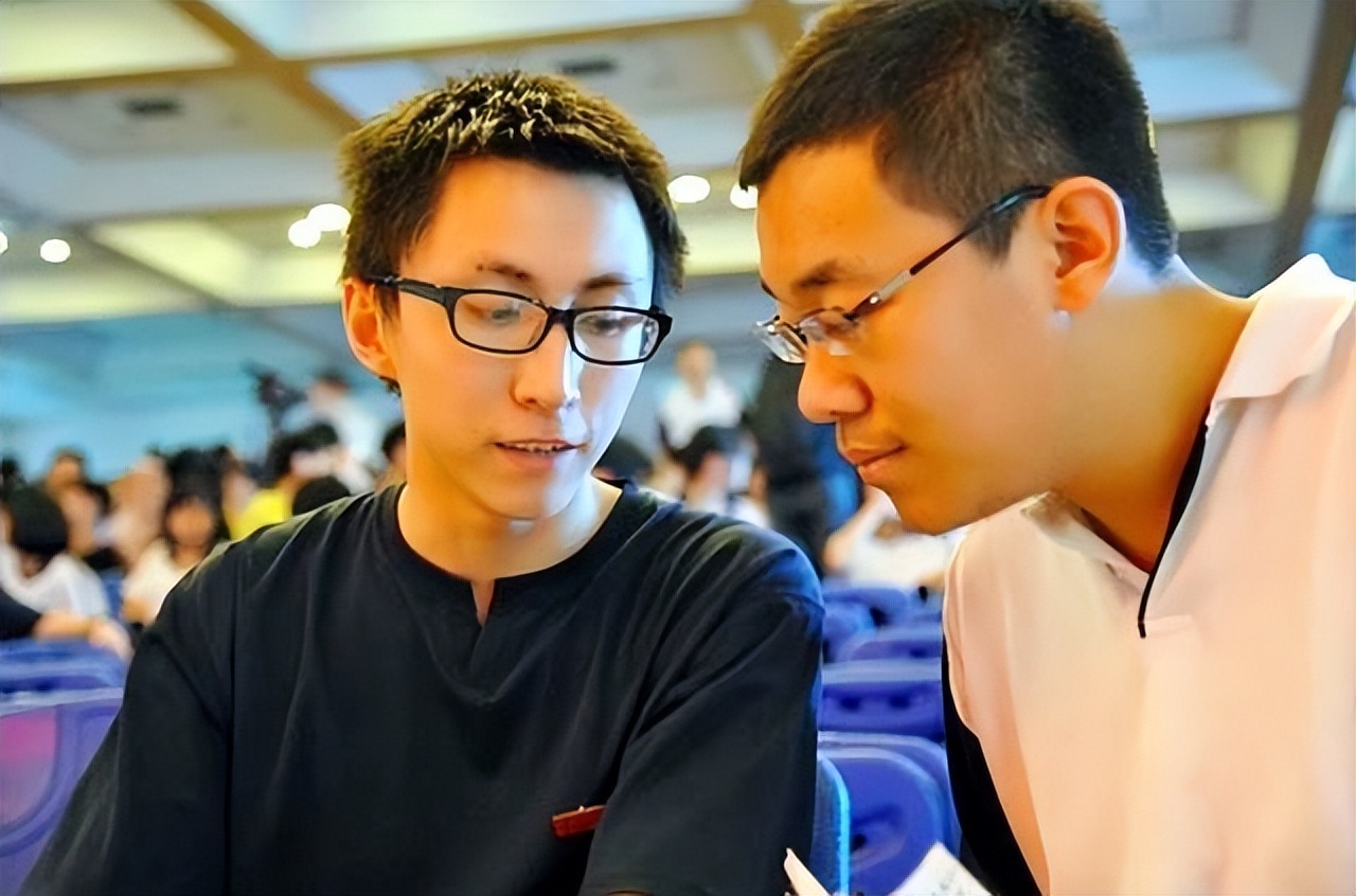 “学渣”逆袭正教授史：22岁攻克世界大难题，23岁升为985教授