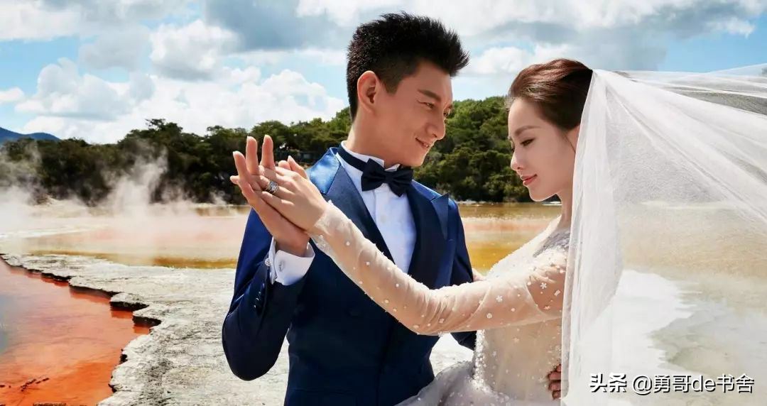 2022巴黎时装周最土CP出圈了！堪比欧阳娜娜搭上了宋小宝